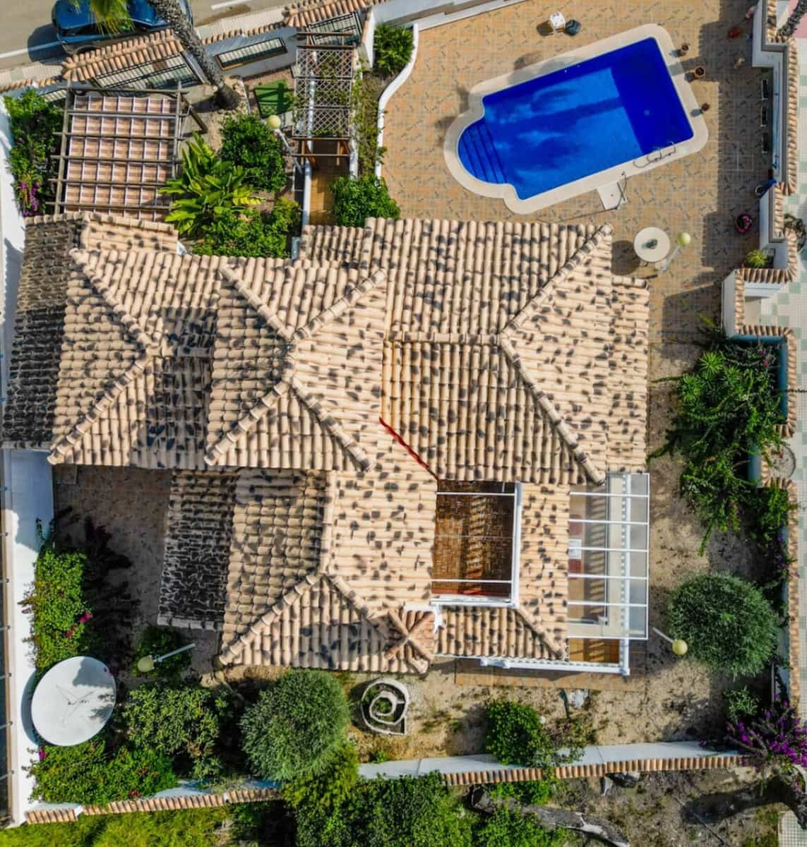 4 sovrum Villa till salu i Orihuela Costa med pool garage - 799 900 € (Ref: 10172588)
