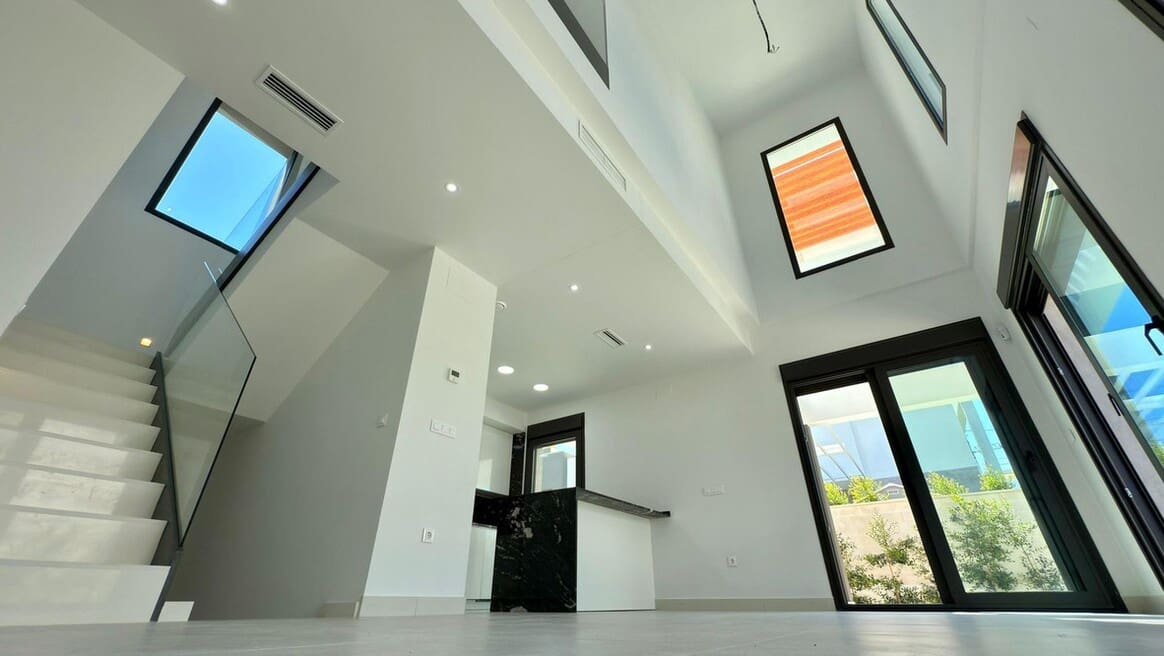 4 soverom Villa til salgs i Alicante by med svømmebasseng garasje - € 830 000 (Ref: 10172590)
