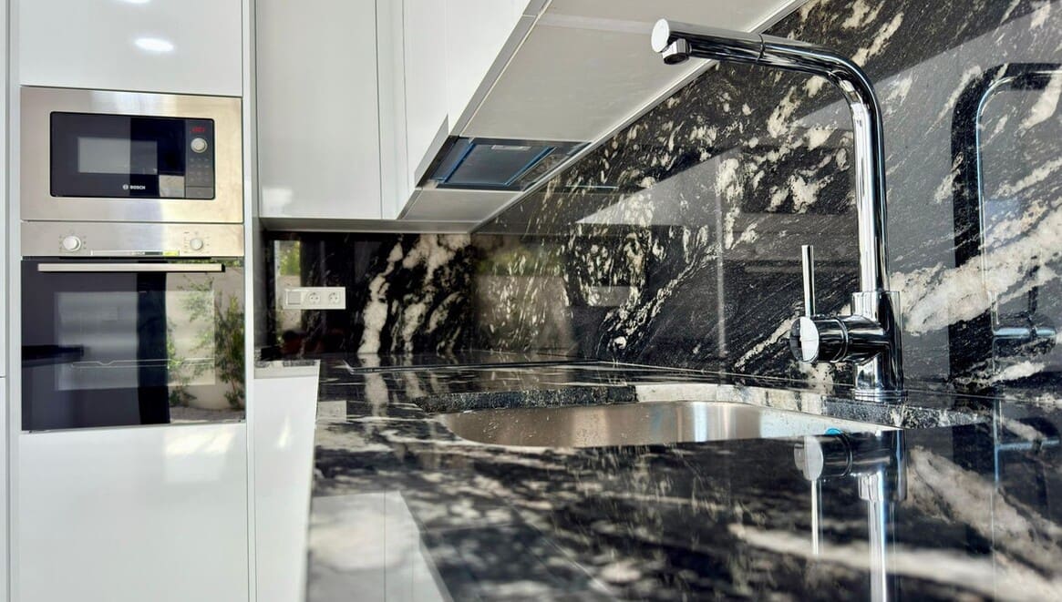 4 soverom Villa til salgs i Alicante by med svømmebasseng garasje - € 830 000 (Ref: 10172590)