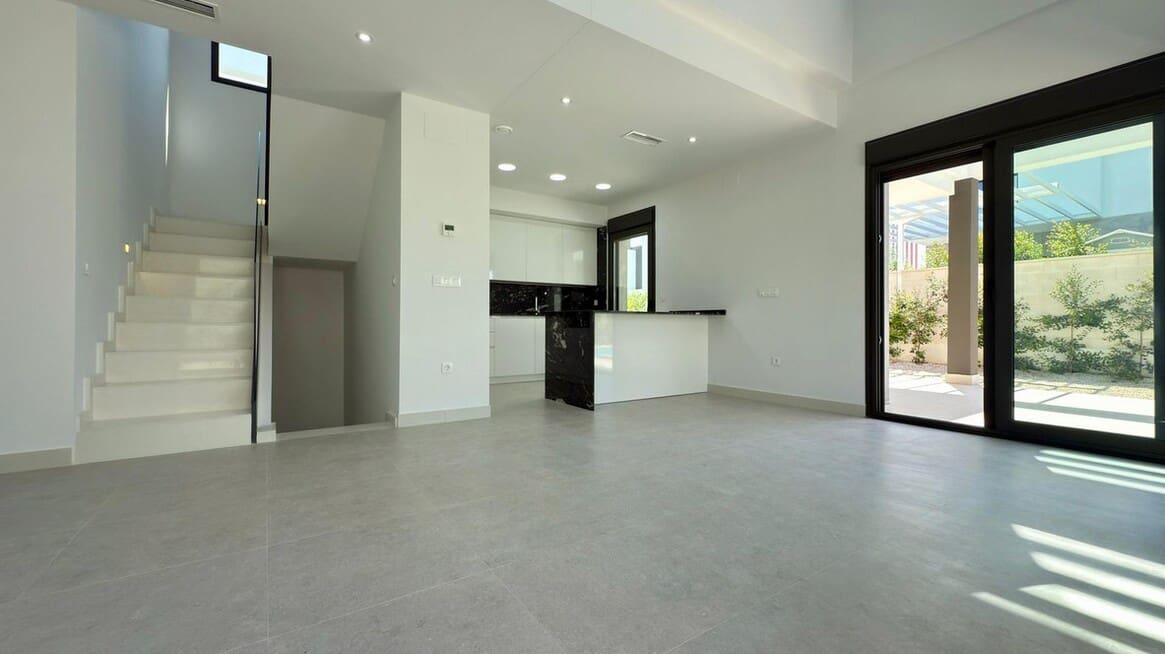 4 soverom Villa til salgs i Alicante by med svømmebasseng garasje - € 830 000 (Ref: 10172590)