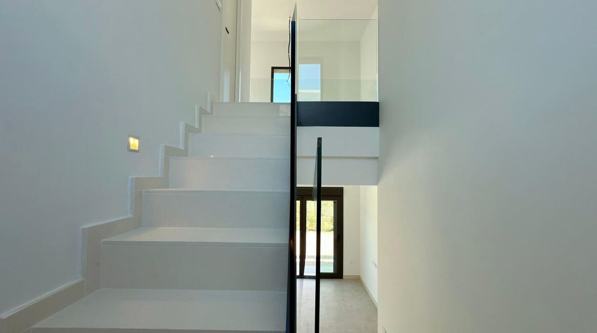 4 soverom Villa til salgs i Alicante by med svømmebasseng garasje - € 830 000 (Ref: 10172590)
