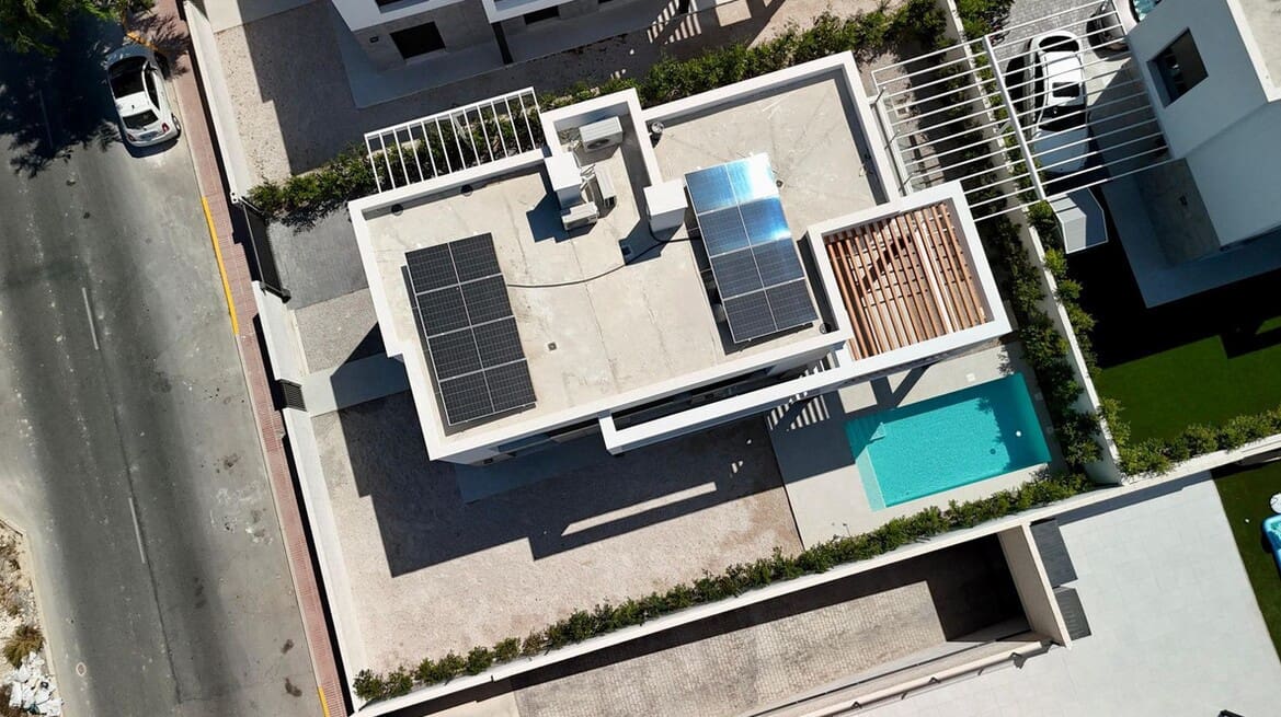 4 soverom Villa til salgs i Alicante by med svømmebasseng garasje - € 830 000 (Ref: 10172590)