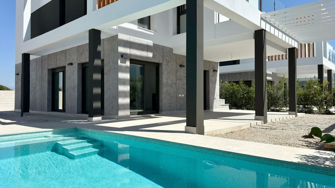 4 soverom Villa til salgs i Alicante by med svømmebasseng garasje - € 830 000 (Ref: 10172590)