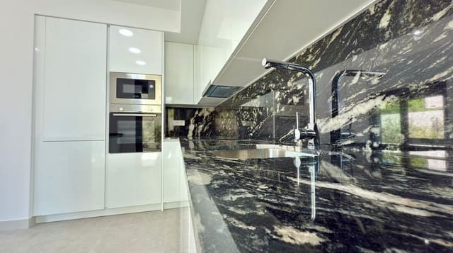 4 soverom Villa til salgs i Villafranqueza, Alicante by med svømmebasseng garasje - € 830 000 (Ref: 10172590)