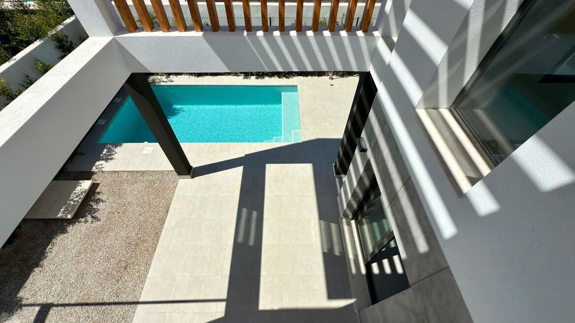 4 soverom Villa til salgs i Alicante by med svømmebasseng garasje - € 830 000 (Ref: 10172590)