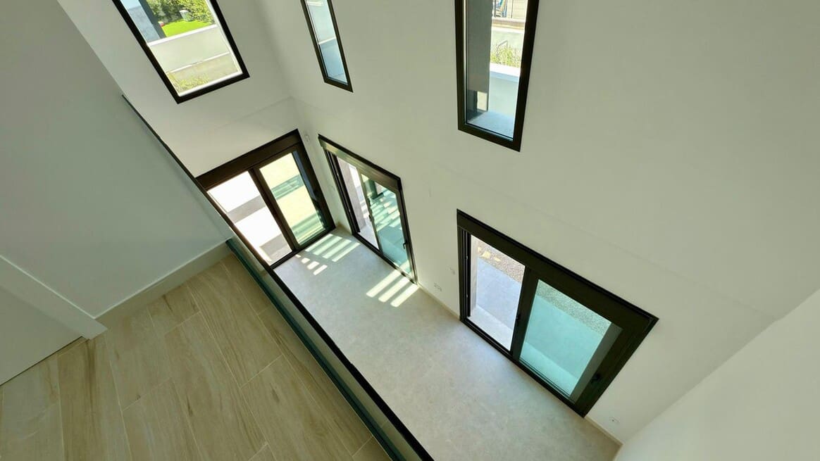 4 soverom Villa til salgs i Alicante by med svømmebasseng garasje - € 830 000 (Ref: 10172590)