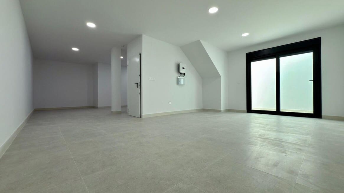 4 soverom Villa til salgs i Alicante by med svømmebasseng garasje - € 830 000 (Ref: 10172590)