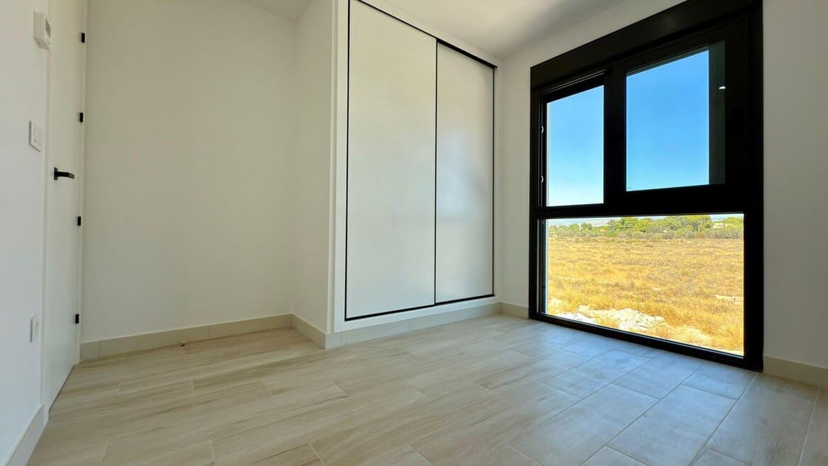4 soverom Villa til salgs i Alicante by med svømmebasseng garasje - € 830 000 (Ref: 10172590)