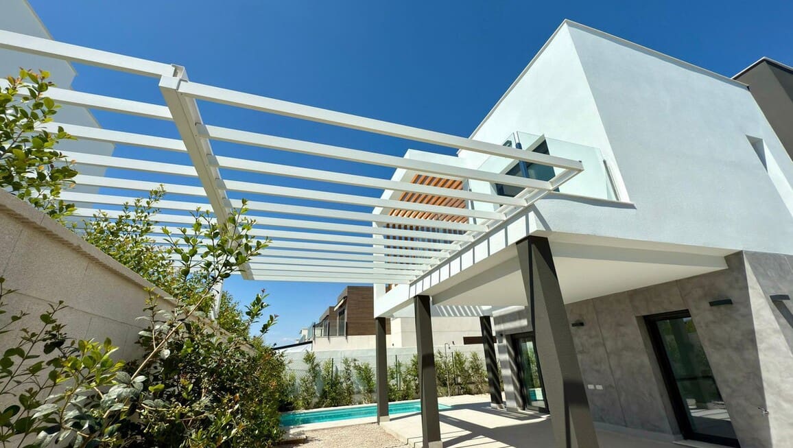 4 soverom Villa til salgs i Alicante by med svømmebasseng garasje - € 830 000 (Ref: 10172590)