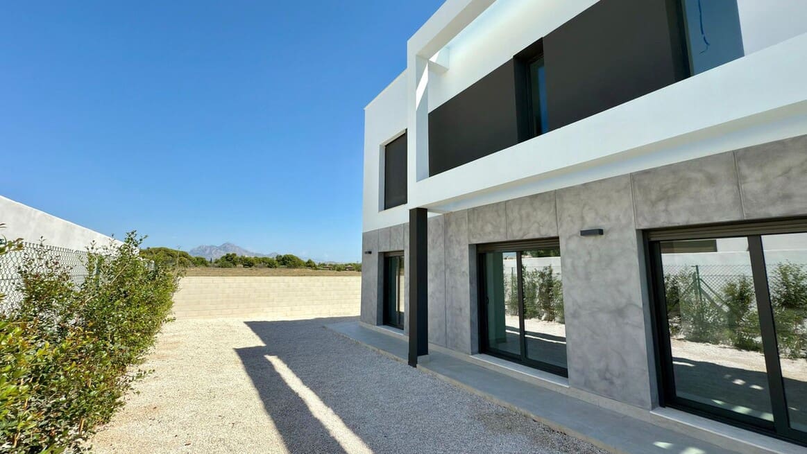 4 soverom Villa til salgs i Alicante by med svømmebasseng garasje - € 830 000 (Ref: 10172590)