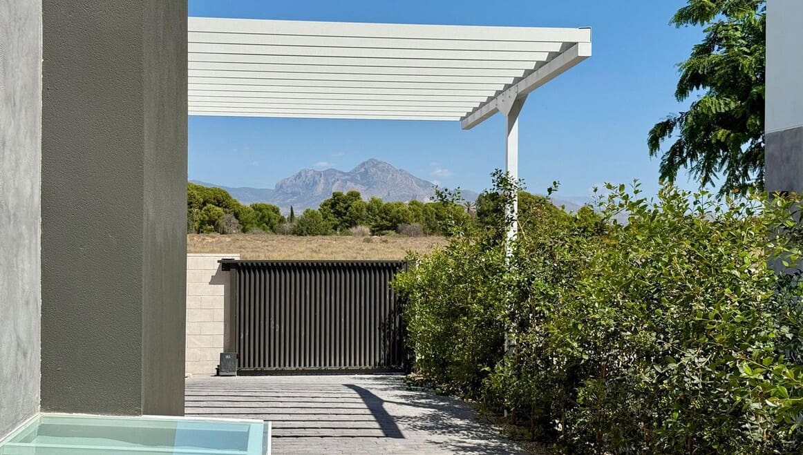 4 soverom Villa til salgs i Alicante by med svømmebasseng garasje - € 830 000 (Ref: 10172590)