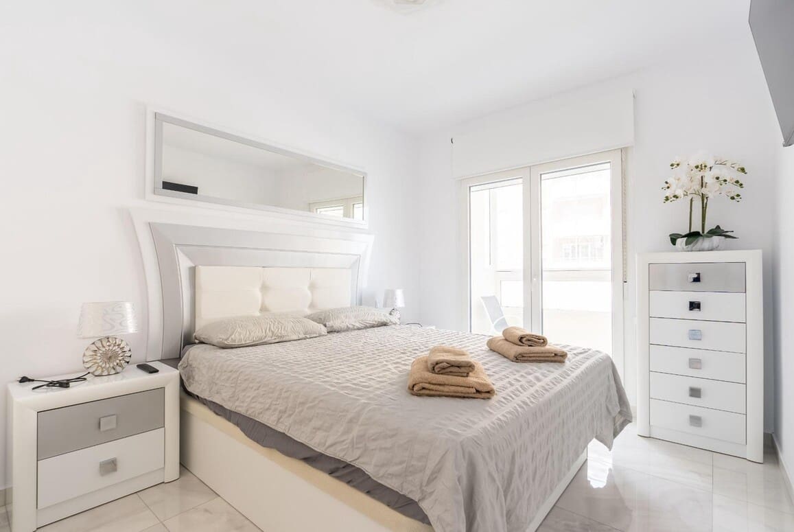 4 soverom Hus til salgs i Orihuela Costa med svømmebasseng garasje - € 589 000 (Ref: 10172592)