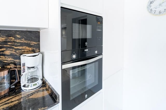 4 soverom Hus til salgs i Punta Prima, Orihuela med svømmebasseng garasje - € 589 000 (Ref: 10172592)