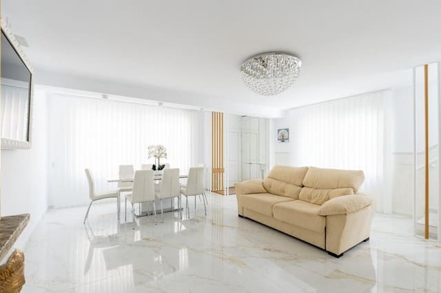 4 soverom Hus til salgs i Punta Prima, Orihuela med svømmebasseng garasje - € 589 000 (Ref: 10172592)