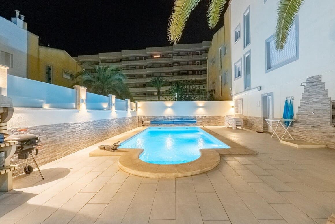 4 soverom Hus til salgs i Orihuela Costa med svømmebasseng garasje - € 589 000 (Ref: 10172592)