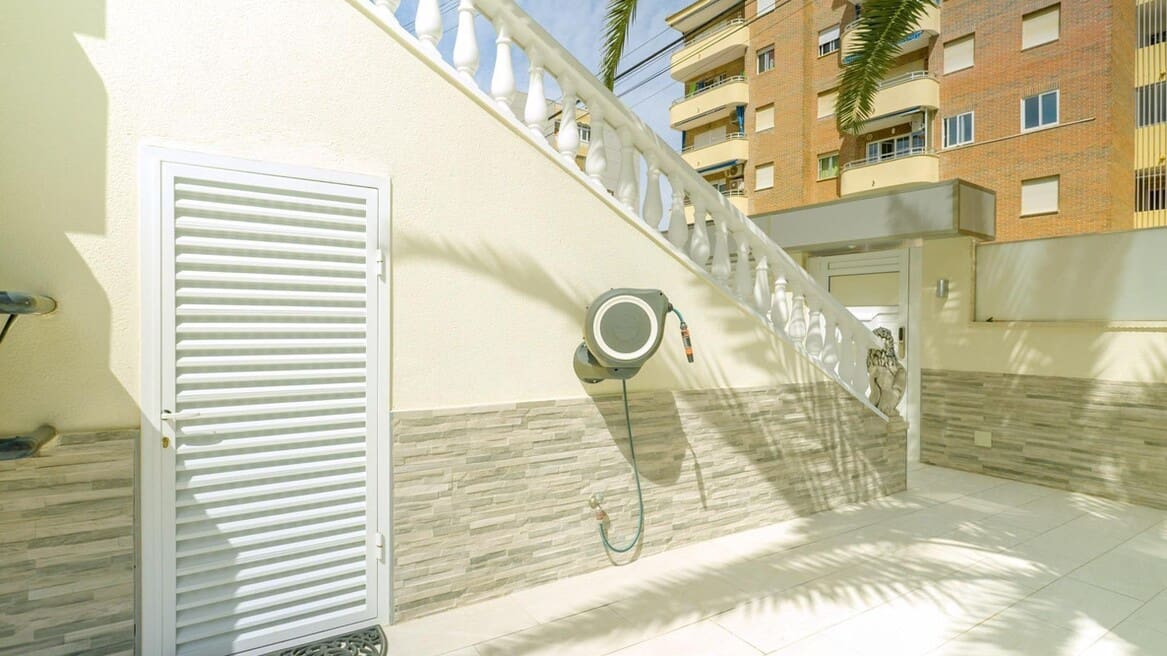 4 soverom Hus til salgs i Orihuela Costa med svømmebasseng garasje - € 589 000 (Ref: 10172592)
