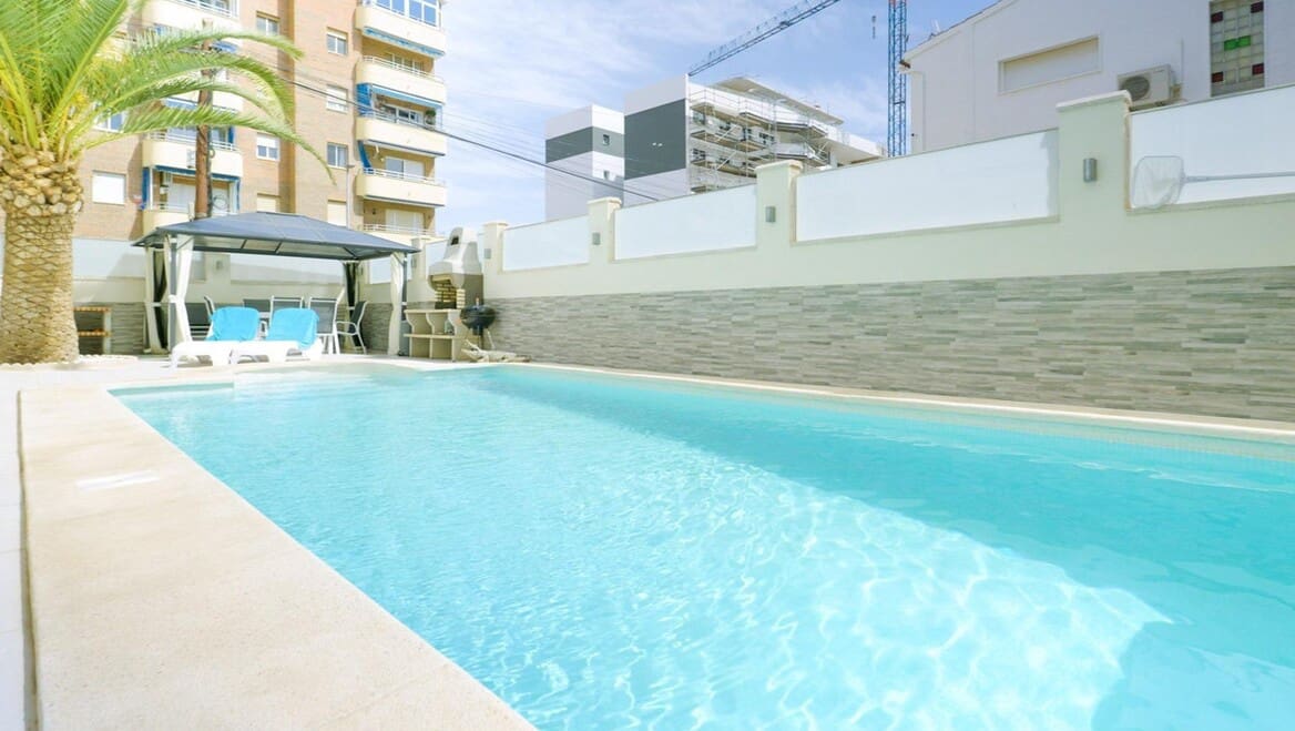 4 soverom Hus til salgs i Orihuela Costa med svømmebasseng garasje - € 589 000 (Ref: 10172592)