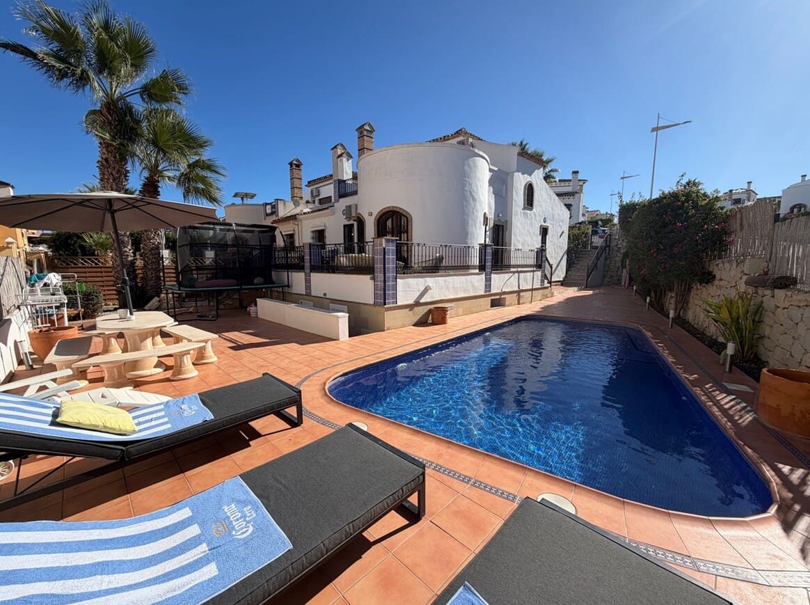 Chalet de 4 habitaciones en Algorfa en venta con piscina - 449.955 € (Ref: 10172595)