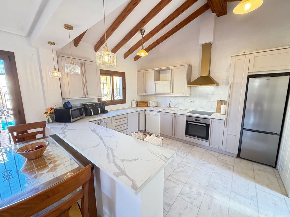 Chalet de 4 habitaciones en Algorfa en venta con piscina - 449.955 € (Ref: 10172595)