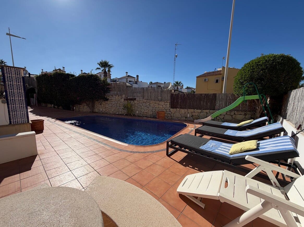 Chalet de 4 habitaciones en Algorfa en venta con piscina - 449.955 € (Ref: 10172595)