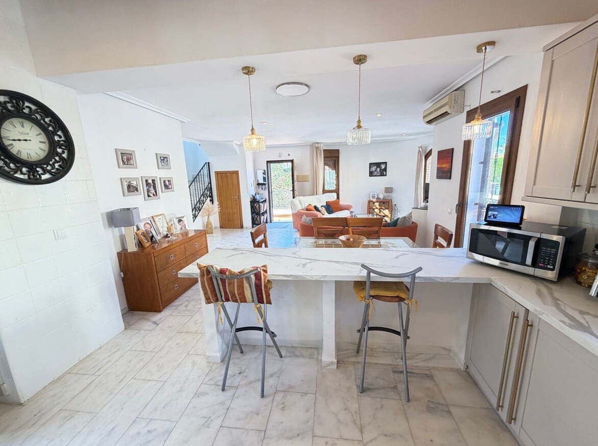 Chalet de 4 habitaciones en Algorfa en venta con piscina - 449.955 € (Ref: 10172595)