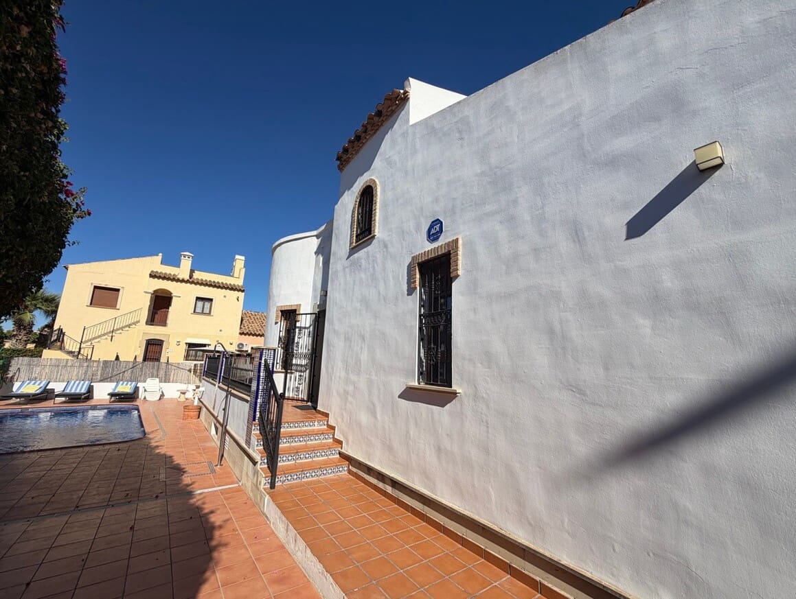 Chalet de 4 habitaciones en Algorfa en venta con piscina - 449.955 € (Ref: 10172595)