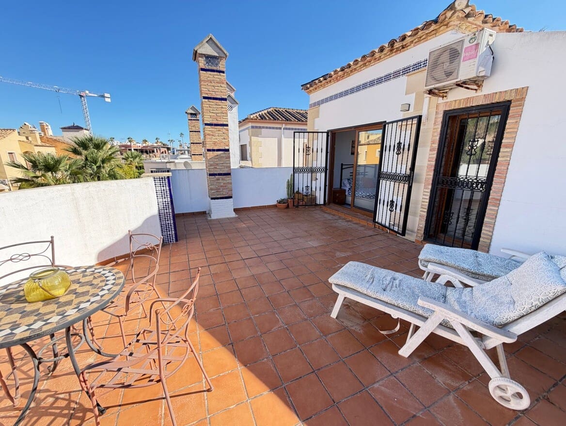 Chalet de 4 habitaciones en Algorfa en venta con piscina - 449.955 € (Ref: 10172595)