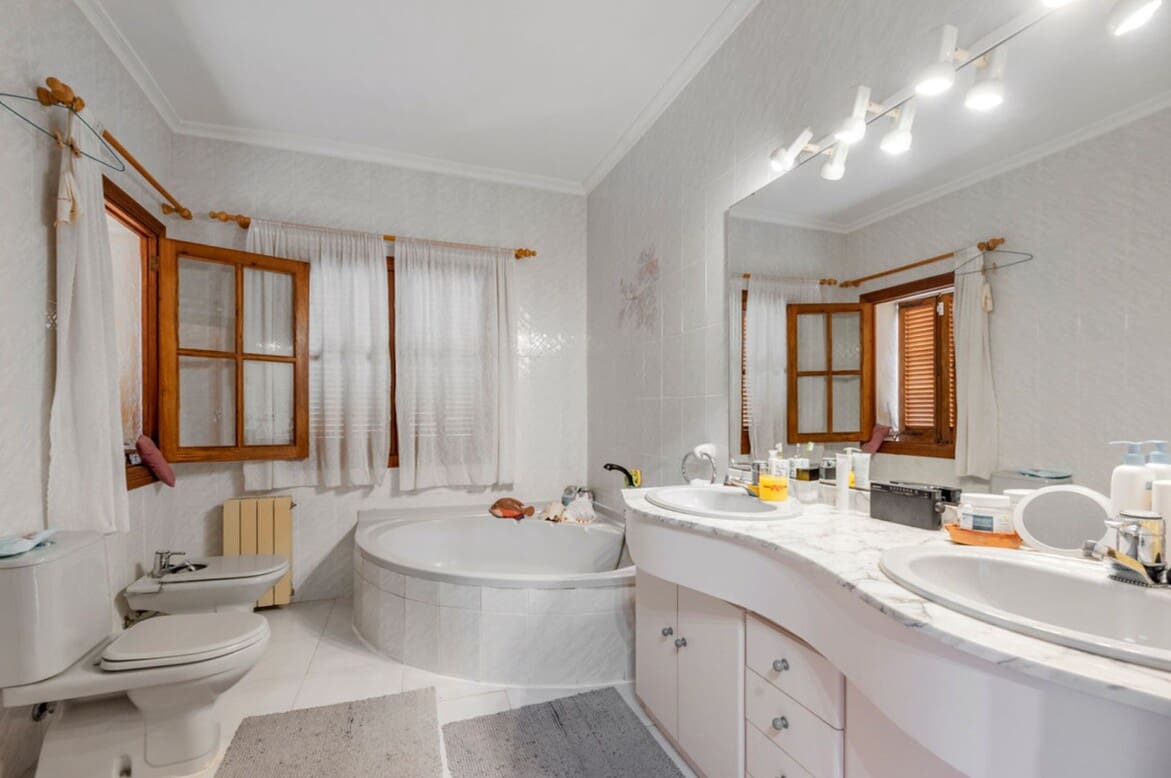 Chalet de 4 habitaciones en Calvià en venta con piscina garaje - 3.800.000 € (Ref: 10172598)