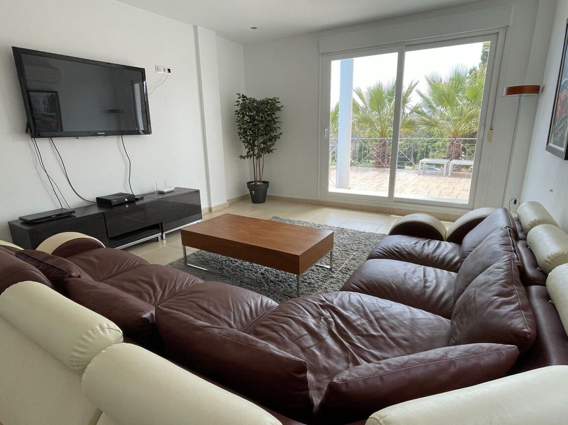 6 bedroom Villa for sale in Monforte del Cid with pool garage - € 750,000 (Ref: 10172600)