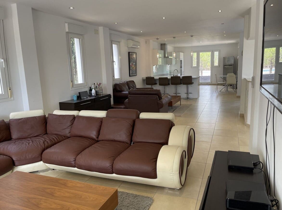 6 bedroom Villa for sale in Monforte del Cid with pool garage - € 750,000 (Ref: 10172600)