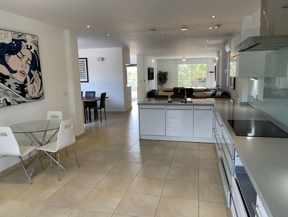 6 bedroom Villa for sale in Monforte del Cid with pool garage - € 750,000 (Ref: 10172600)