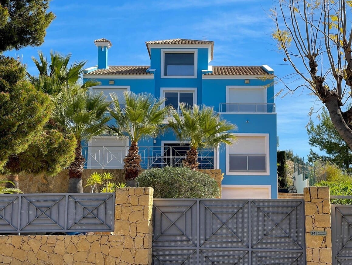 6 bedroom Villa for sale in Monforte del Cid with pool garage - € 750,000 (Ref: 10172600)