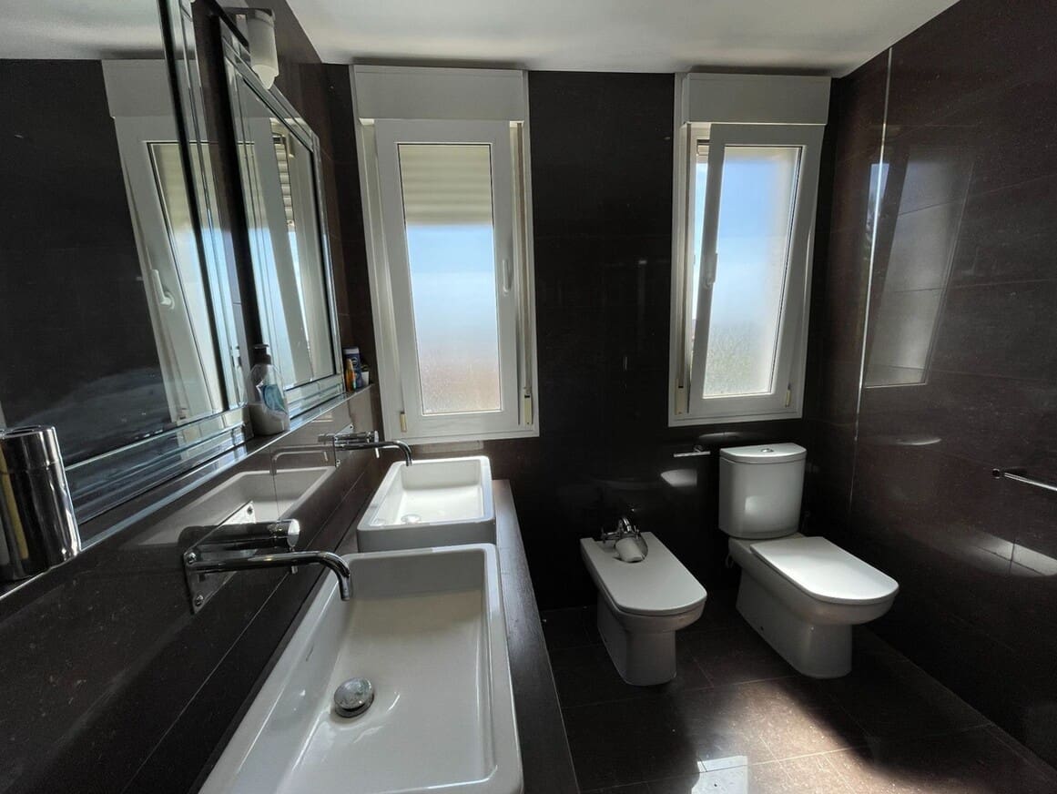 6 bedroom Villa for sale in Monforte del Cid with pool garage - € 750,000 (Ref: 10172600)