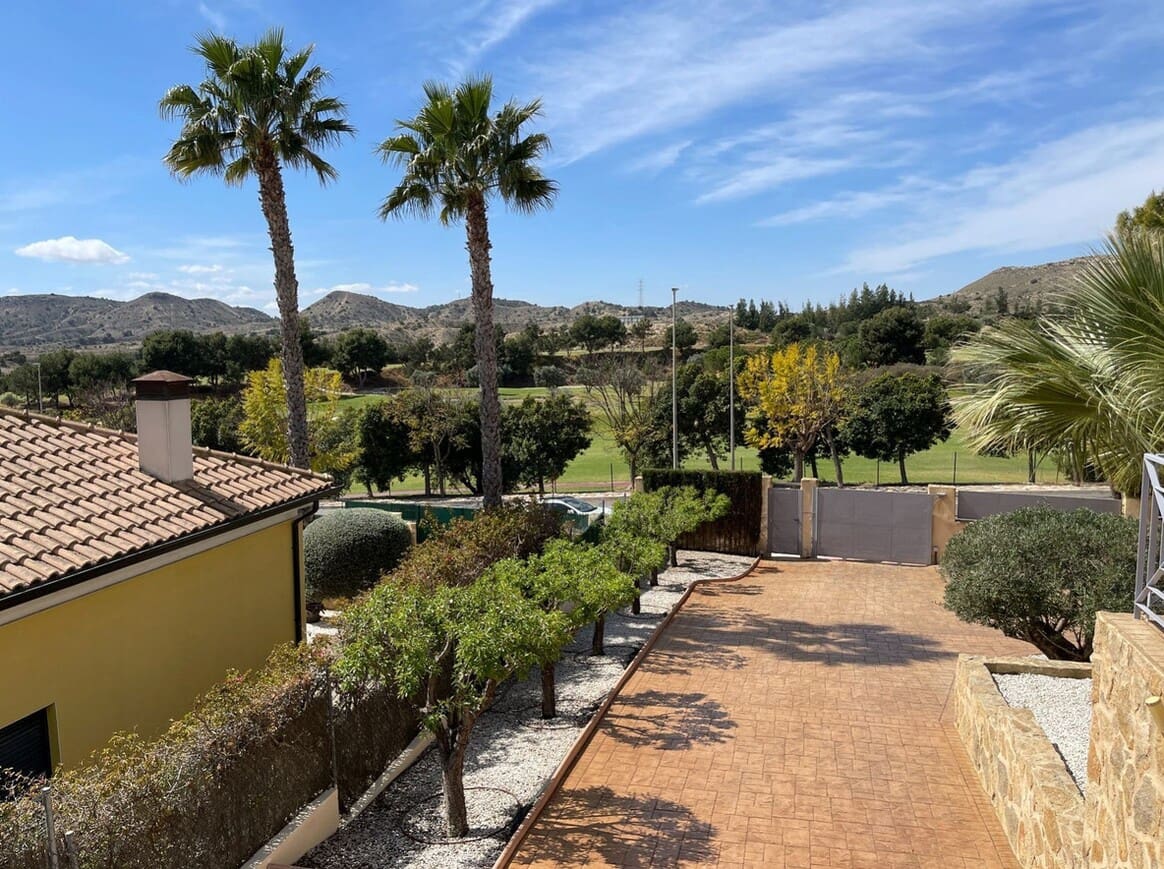 6 bedroom Villa for sale in Monforte del Cid with pool garage - € 750,000 (Ref: 10172600)