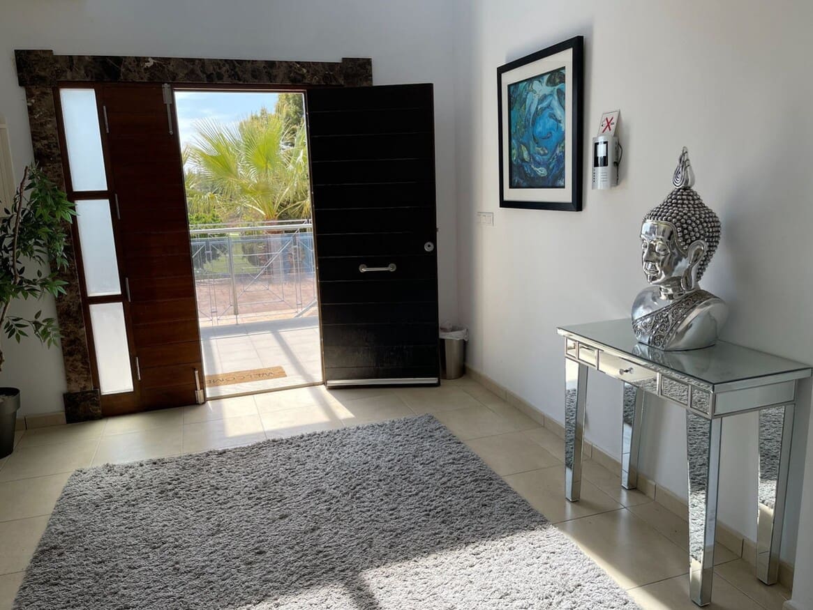 6 bedroom Villa for sale in Monforte del Cid with pool garage - € 750,000 (Ref: 10172600)