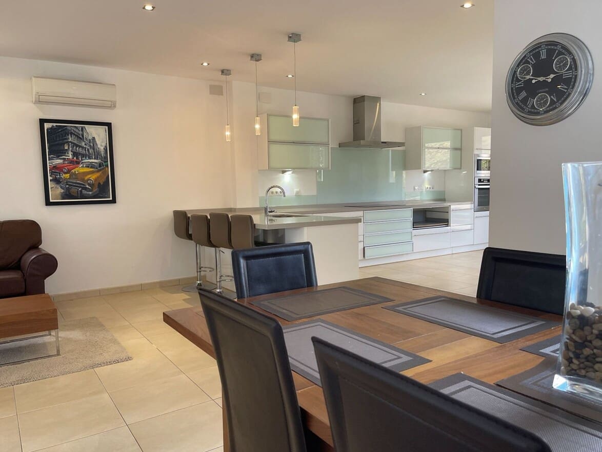 6 bedroom Villa for sale in Monforte del Cid with pool garage - € 750,000 (Ref: 10172600)
