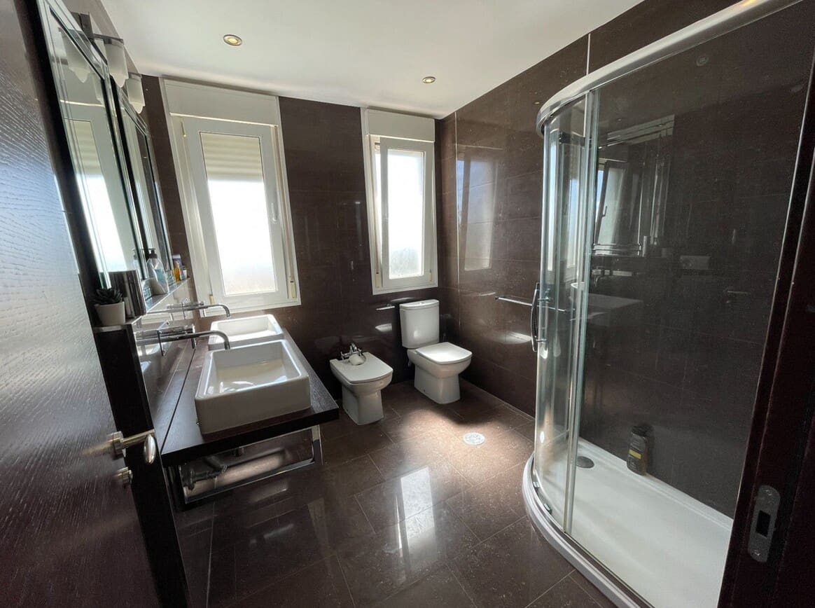 6 bedroom Villa for sale in Monforte del Cid with pool garage - € 750,000 (Ref: 10172600)