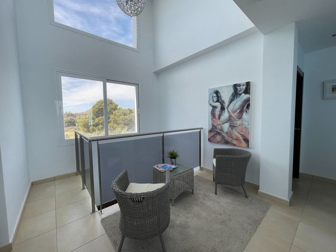 6 bedroom Villa for sale in Monforte del Cid with pool garage - € 750,000 (Ref: 10172600)