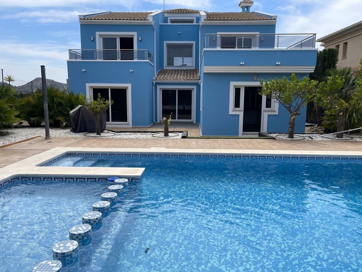6 bedroom Villa for sale in Monforte del Cid with pool garage - € 750,000 (Ref: 10172600)
