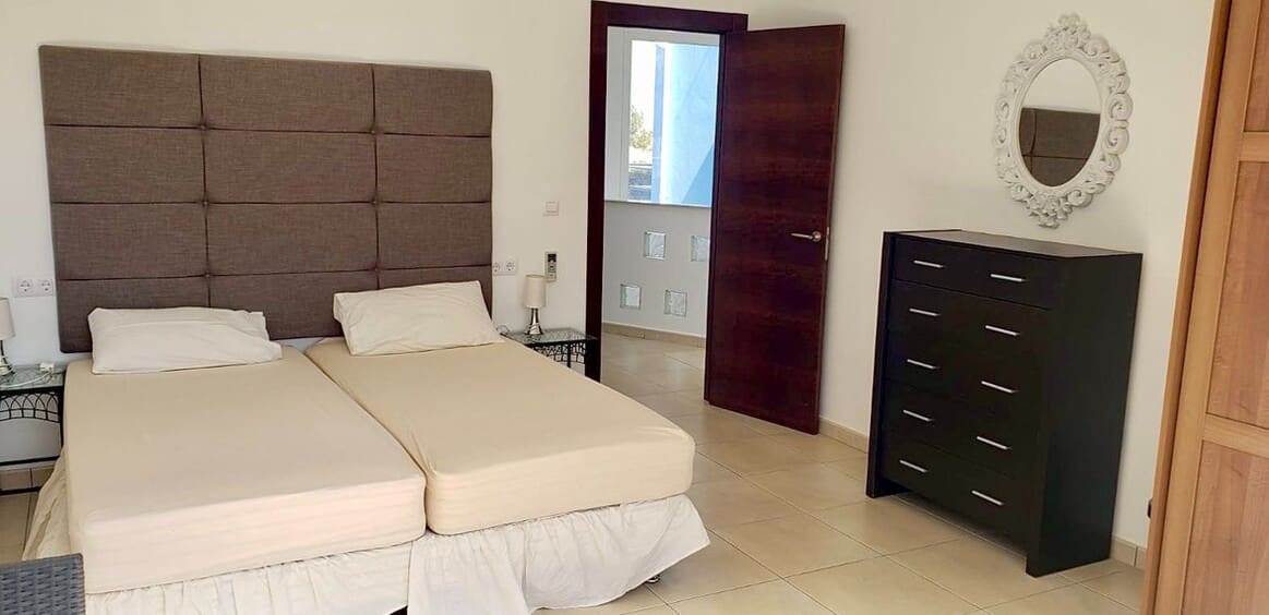 6 bedroom Villa for sale in Monforte del Cid with pool garage - € 750,000 (Ref: 10172600)