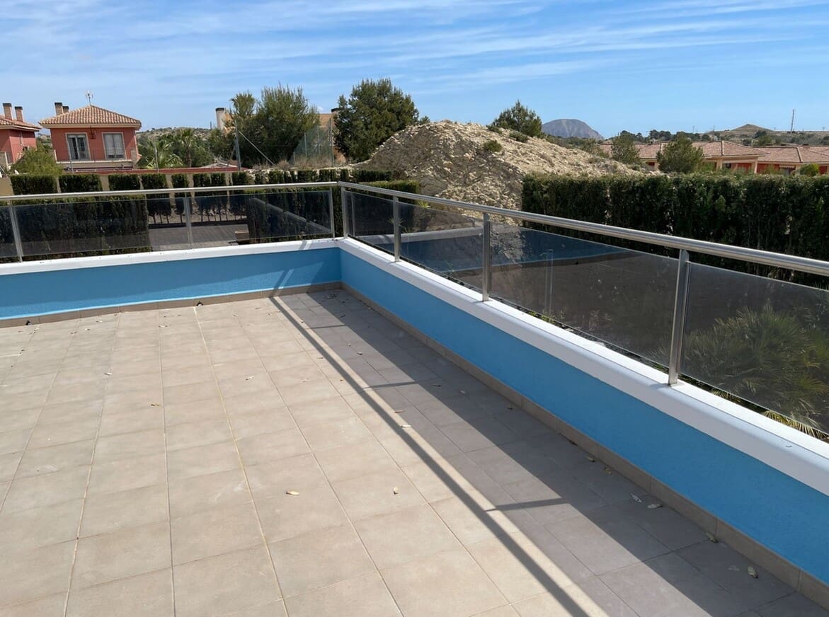6 bedroom Villa for sale in Monforte del Cid with pool garage - € 750,000 (Ref: 10172600)