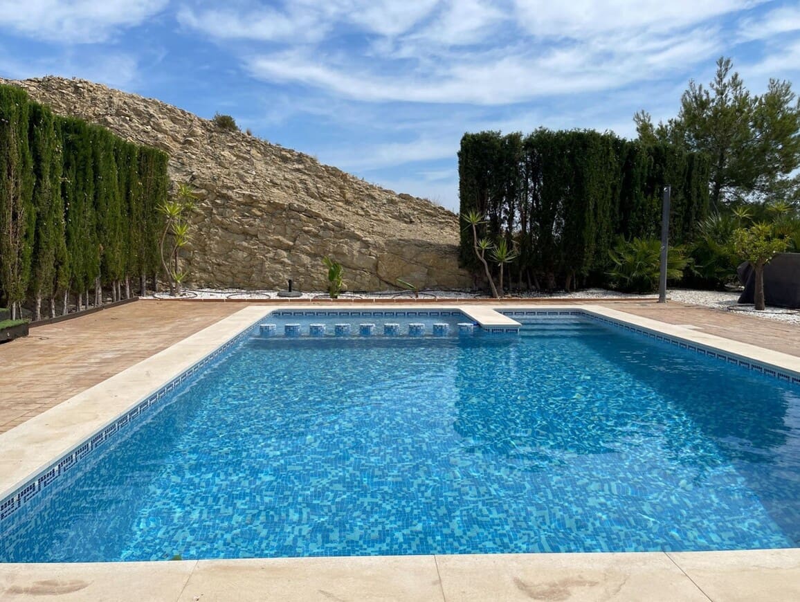 6 bedroom Villa for sale in Monforte del Cid with pool garage - € 750,000 (Ref: 10172600)
