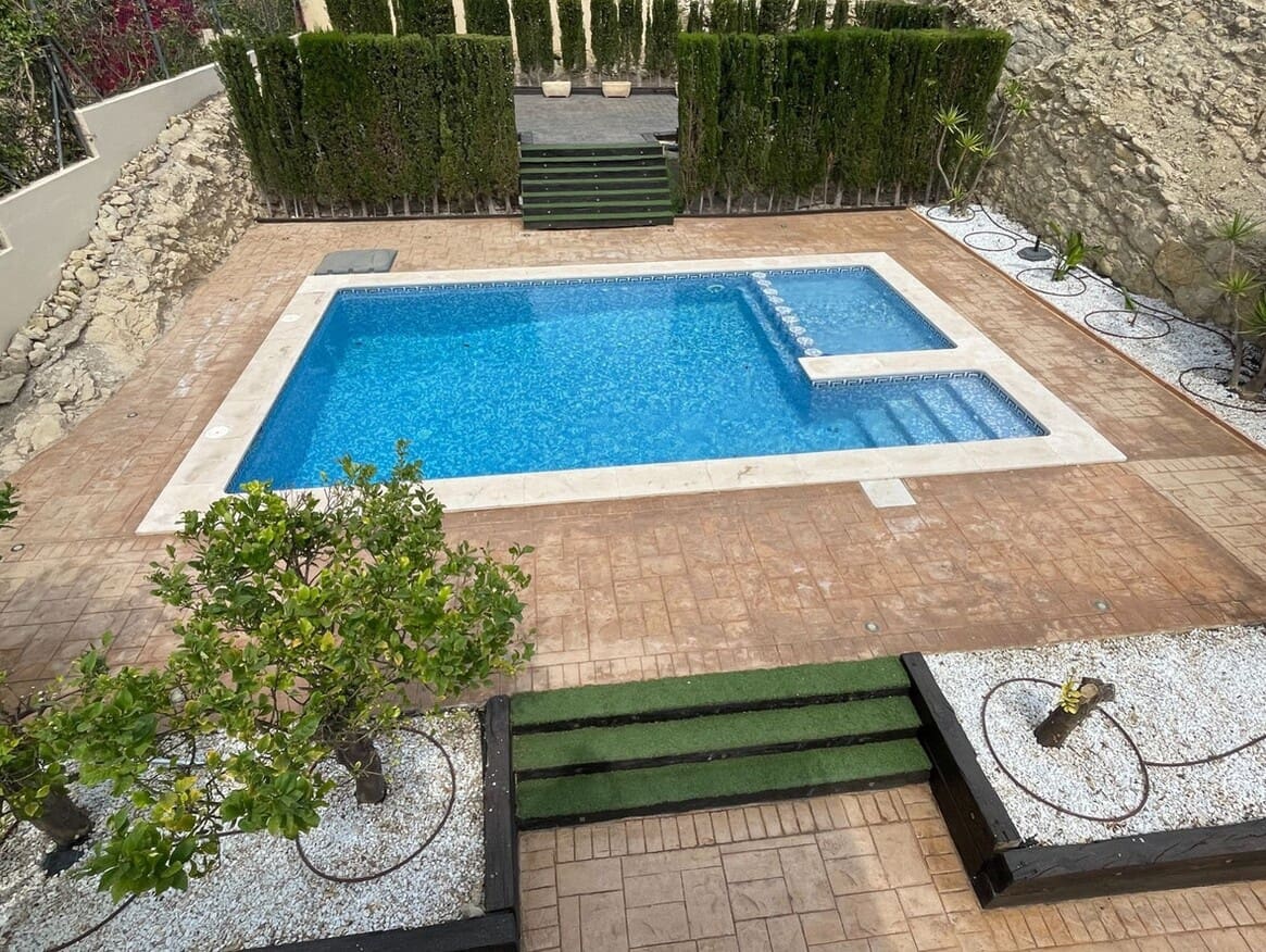 6 bedroom Villa for sale in Monforte del Cid with pool garage - € 750,000 (Ref: 10172600)