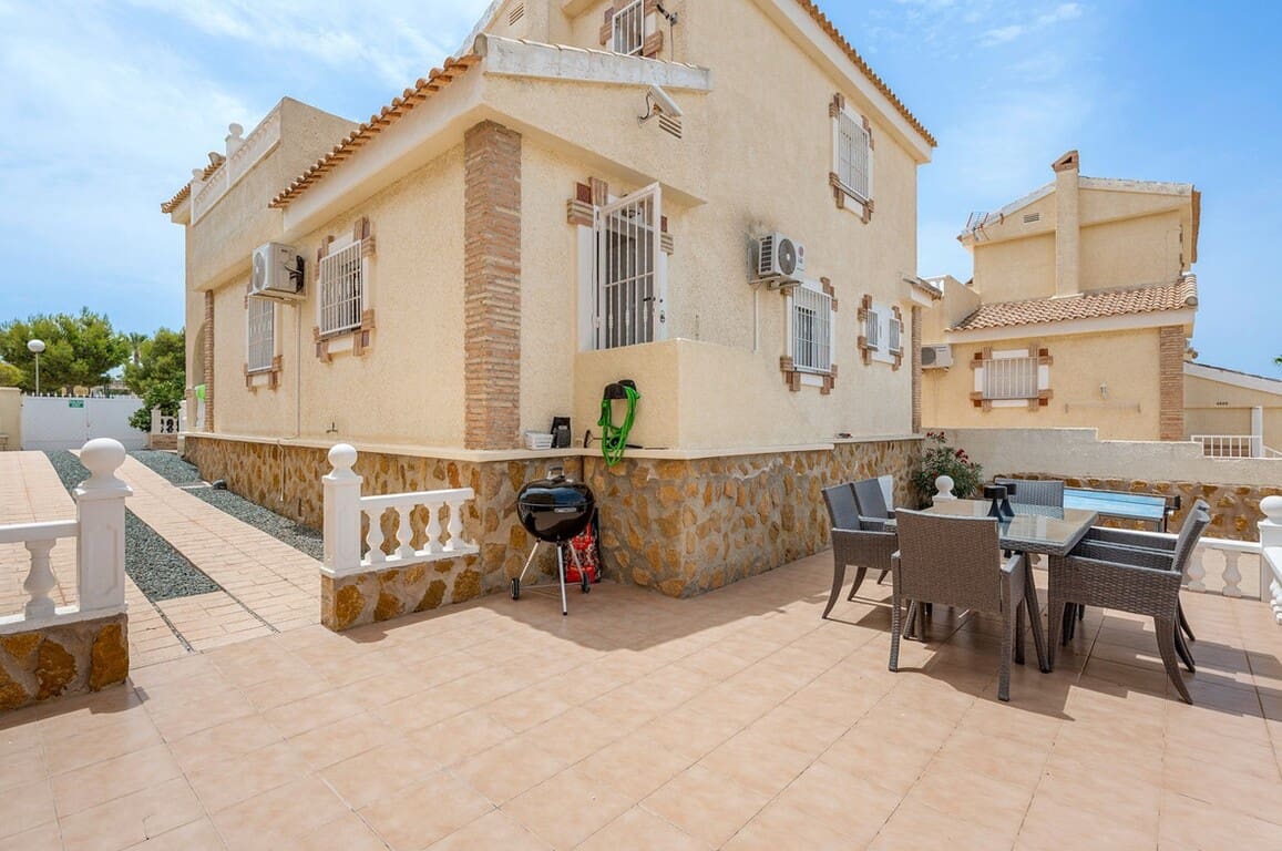 3 sypialnia Willa na sprzedaż w Santa Pola z basenem garażem - 479 000 € (Ref: 10172602)