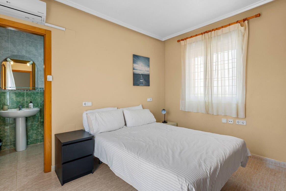 3 sypialnia Willa na sprzedaż w Santa Pola z basenem garażem - 479 000 € (Ref: 10172602)