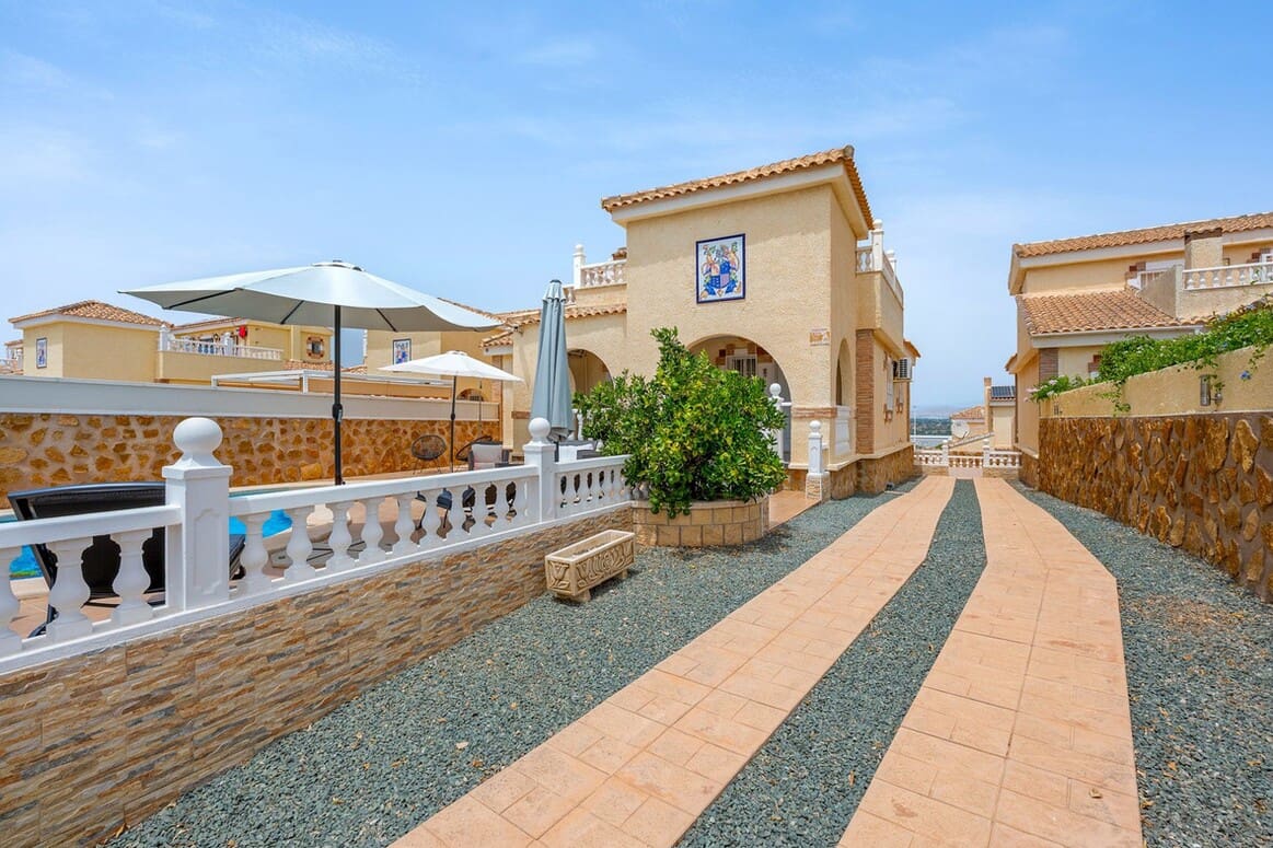 3 sypialnia Willa na sprzedaż w Santa Pola z basenem garażem - 479 000 € (Ref: 10172602)