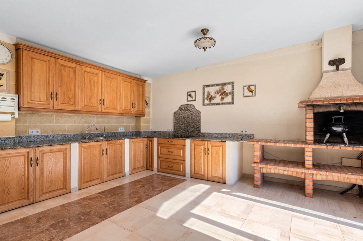 6 sypialnia Willa na sprzedaż w Playa Flamenca z basenem garażem - 2 095 000 € (Ref: 10172605)