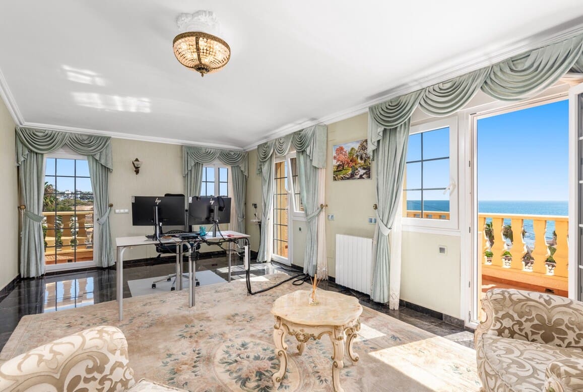 6 sypialnia Willa na sprzedaż w Playa Flamenca z basenem garażem - 2 095 000 € (Ref: 10172605)