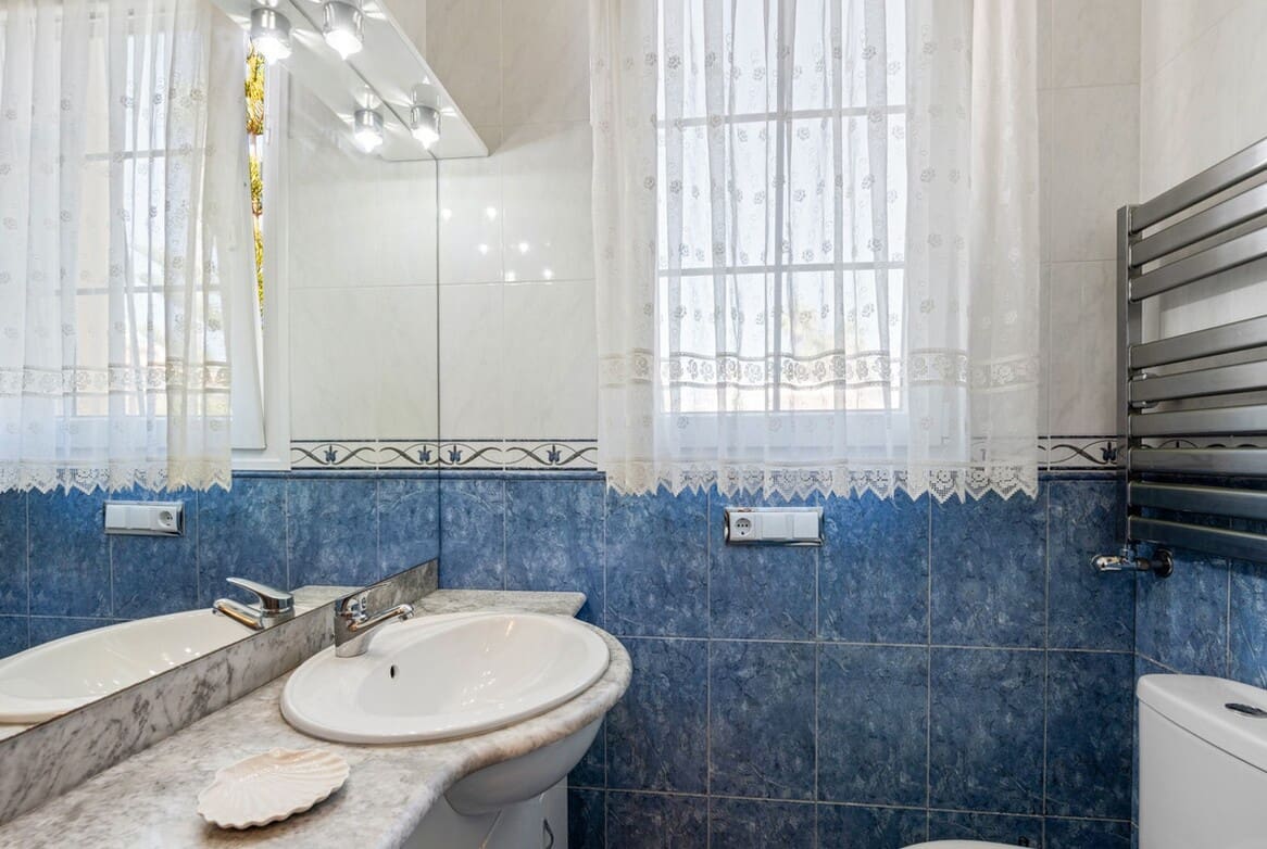 6 sypialnia Willa na sprzedaż w Playa Flamenca z basenem garażem - 2 095 000 € (Ref: 10172605)