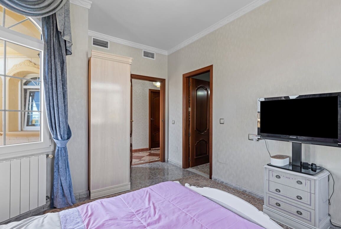 6 sypialnia Willa na sprzedaż w Playa Flamenca z basenem garażem - 2 095 000 € (Ref: 10172605)